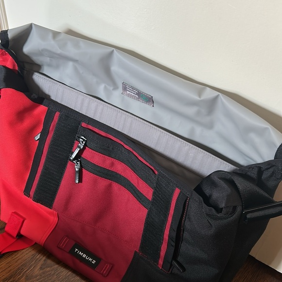 🌸 Timbuk2 Classic Messenger Diablo in medium - Picture 9 of 11